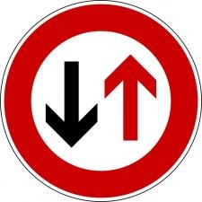 wie verhalten sie sich bei diesem verkehrszeichen